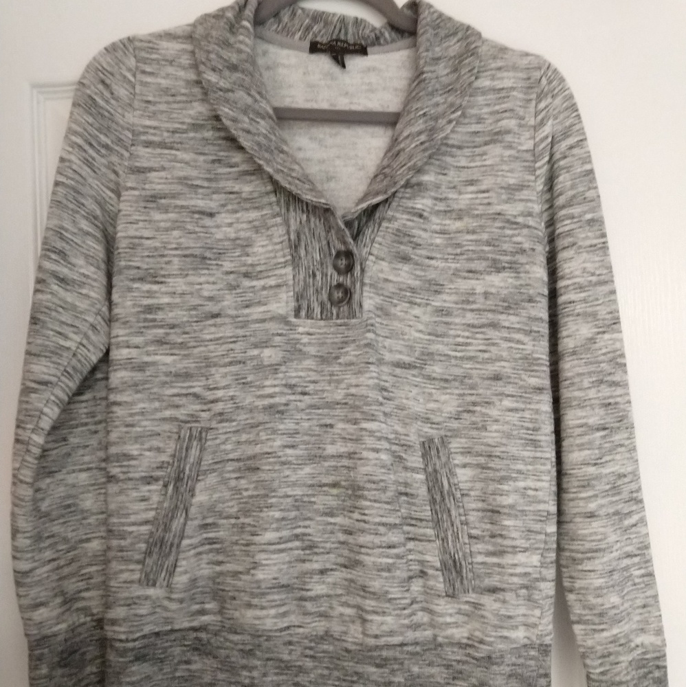 Banana republic heathered grey sweater small